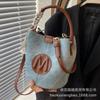 Niche design popular commuter handbag bag women's summer 2025 new trendy high-end versatile messenger bucket bag