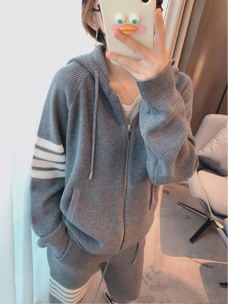 Женский повседневный спортивный костюм весна/осень: Модный комплект из двух частей: свитер-пиджак большого размера с четырьмя полосками