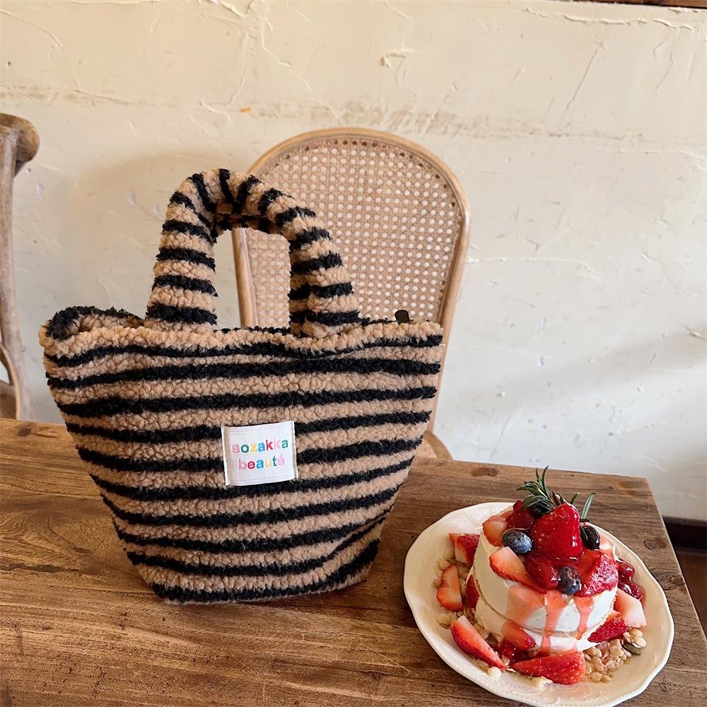 Зимняя мода 2023 Женская плюшевая сумка-тоут в горошек - Милая и стильная для работы или поездок