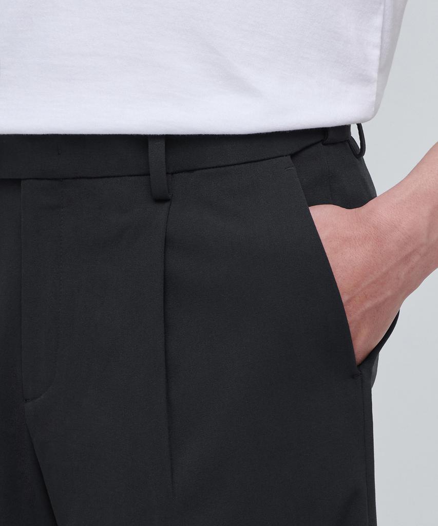 MUSINSA STANDARD Lightweight Hidden Banding Half Slacks [Dark Gray]