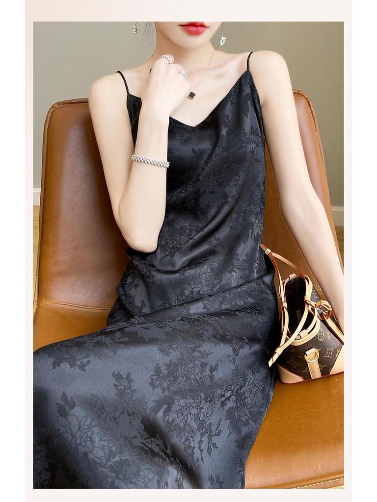 Женское платье из жаккардового сатина с V-образным вырезом и бретелями-спагетти - Приталенное, Высококлассный французский дизайн для весны/лета