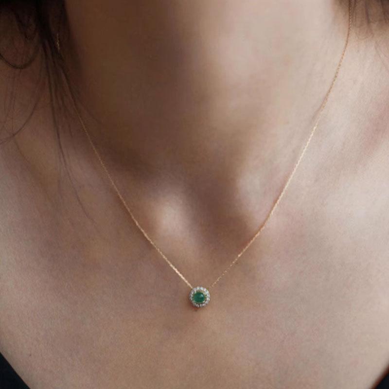 Ожерелье с инкрустацией изумрудами, цепочка на ключицу, легкая роскошь, ожерелье с нано-изумрудами, элитное