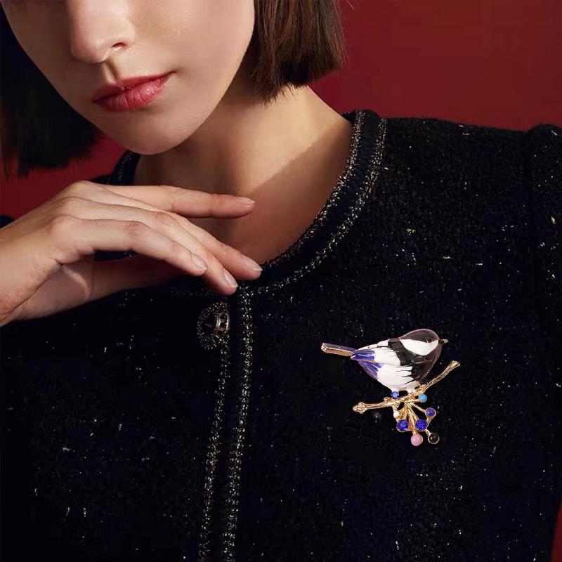 1 шт. Брошь Минималистичный аксессуар для одежды Гладкая эмаль Прочная Минималистичная Универсальная Птица Подходящая для повседневной носки 4x3,5 см