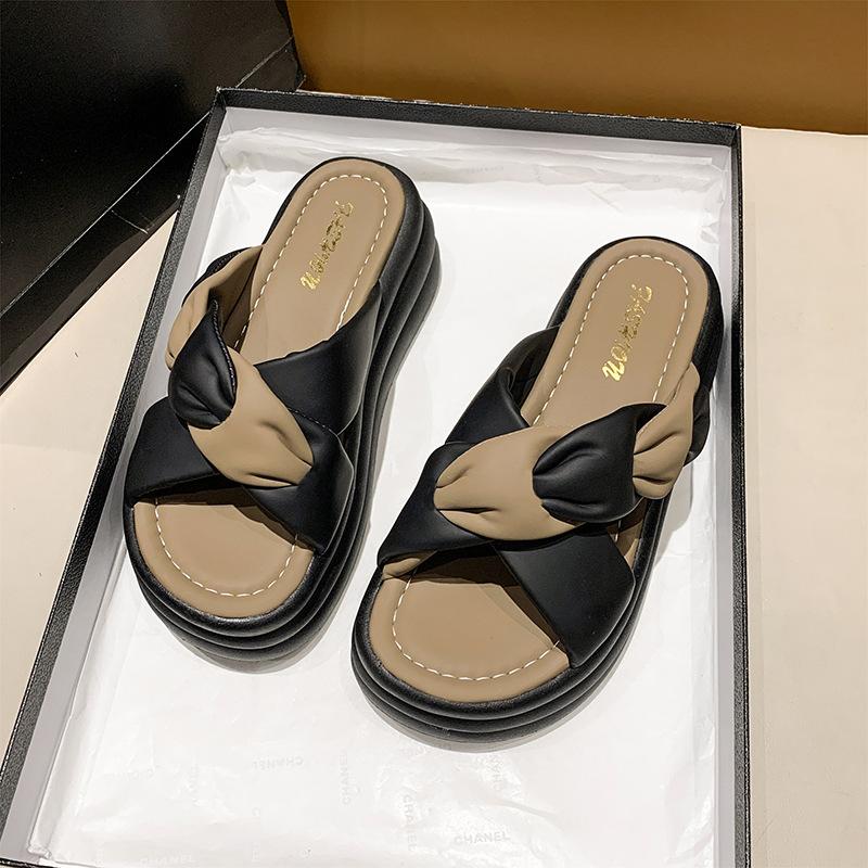 Slippers women's summer outer wear 2025 new color matching thick bottom word with beach cool slippers women