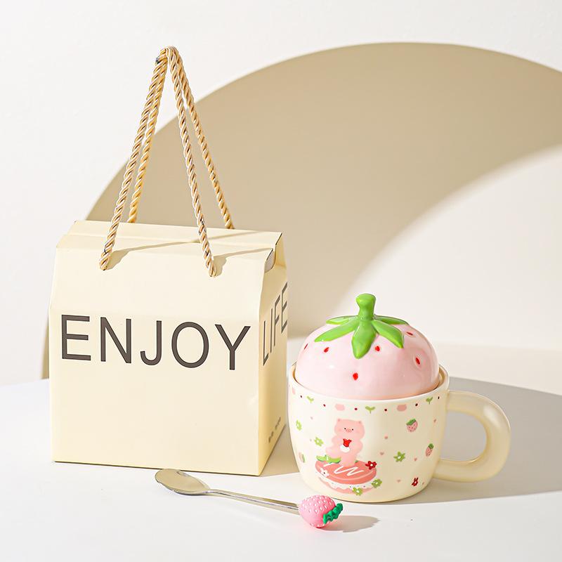 Керамическая чашка с крышкой «Клубничный медведь» для девочек, подарочная чашка для дома, кружка, высококачественная, для пары, для молока, для завтрака