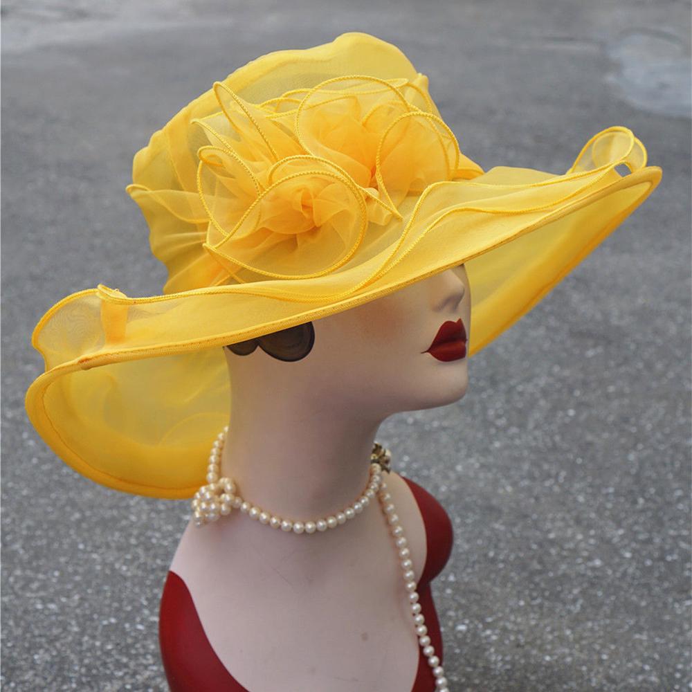 Широкополая солнцезащитная шляпка с декором в форме цветка. Материал-сетка.Цвета в ассортименте:розовый,белый,синий,фиолетовый,черный,жёлтый,красный.Размеры:глубина 10см,поля 11см,диаметр цветка 14см,окружность головы56-58см