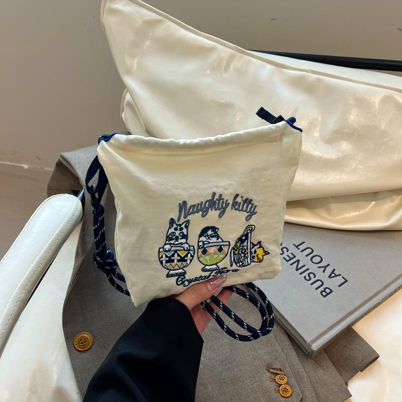 Niche design casual simple personality fashion women's shoulder messenger bag 2025 autumn new foreign style bucket bag