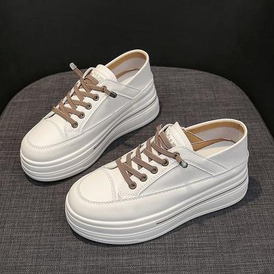 Маленькие белые туфли на внутренней платформе для увеличения роста женские весенне-осенние на платформе маффин 2025 лето новые заказы резко растут универсальные повседневные на одной педали