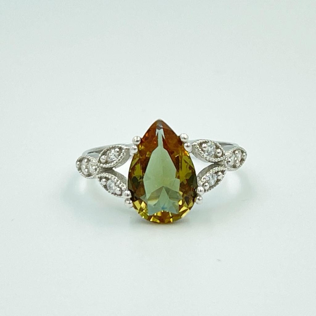 Кольцо с изменяющимся цветом зултанита, серебряное кольцо с драгоценным камнем из зултанита в виде капли, цвет камня меняется с изменением дневного света.