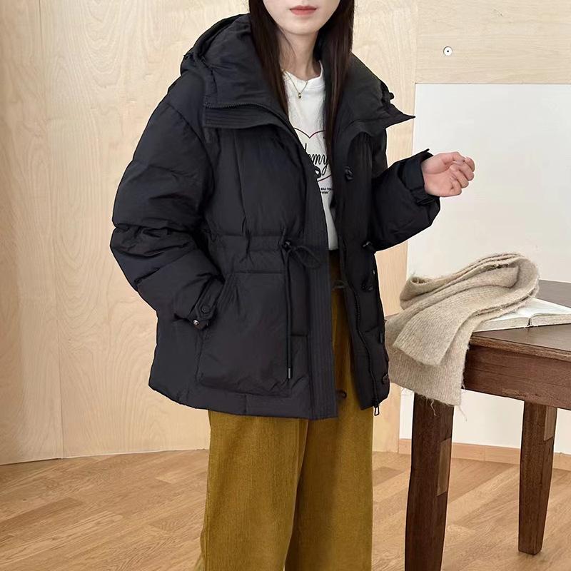 Женская короткая куртка с капюшоном и небольшой талией 2024 года, теплая куртка с пряжкой в виде свиного носа, прилив