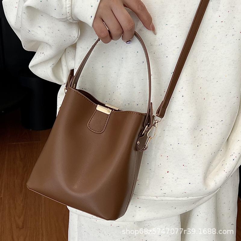 High-end Texture Versatile Portable Bucket Bag Women's 2025 New Niche Design Shoulder Bag Hot Fashion Crossbody Bag