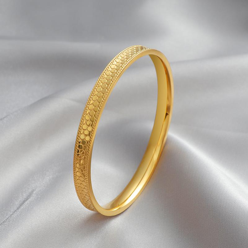 Ancient Dragon Scale Titanium Steel Bracelet with 18K Gold, Sparkling Design, No Fade, Simple Closure