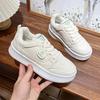 Маленькие белые туфли с чувством, женские 2025 новые популярные осенние универсальные студенческие спортивные туфли на толстой подошве