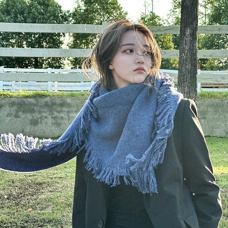 Новый нишевый дизайн однотонный шарф-треугольник с кисточками для мужчин и женщин ретро утолщенная теплая шерстяная шаль·
