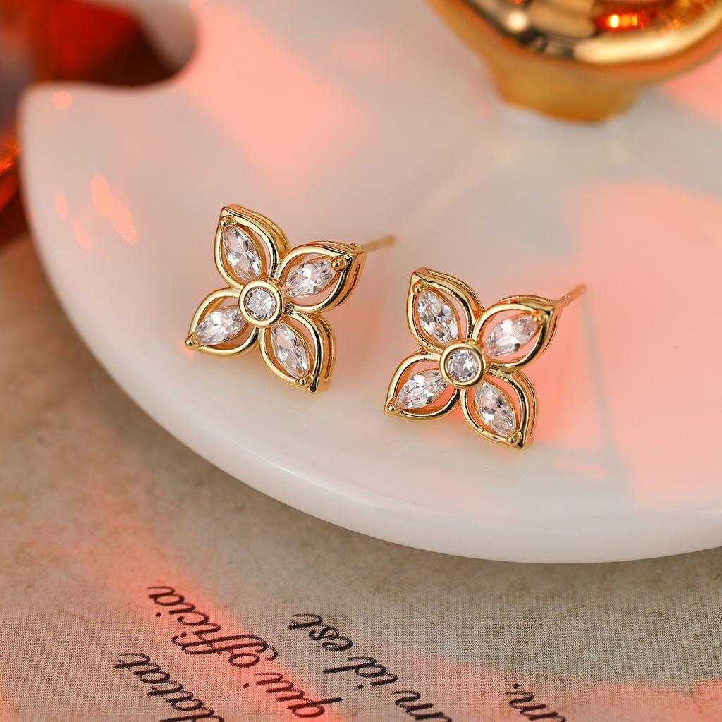 Silver Needle Diamond Stud Earrings Elegant Temperament Light Luxury High Sense Simple Versatile Earrings