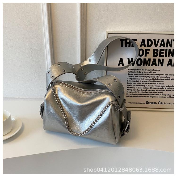 Сумка большой вместимости женская 2025 новая ретро нишевый дизайн сумка на плечо цепочка женская сумка-мессенджер сумка для通勤 тренд