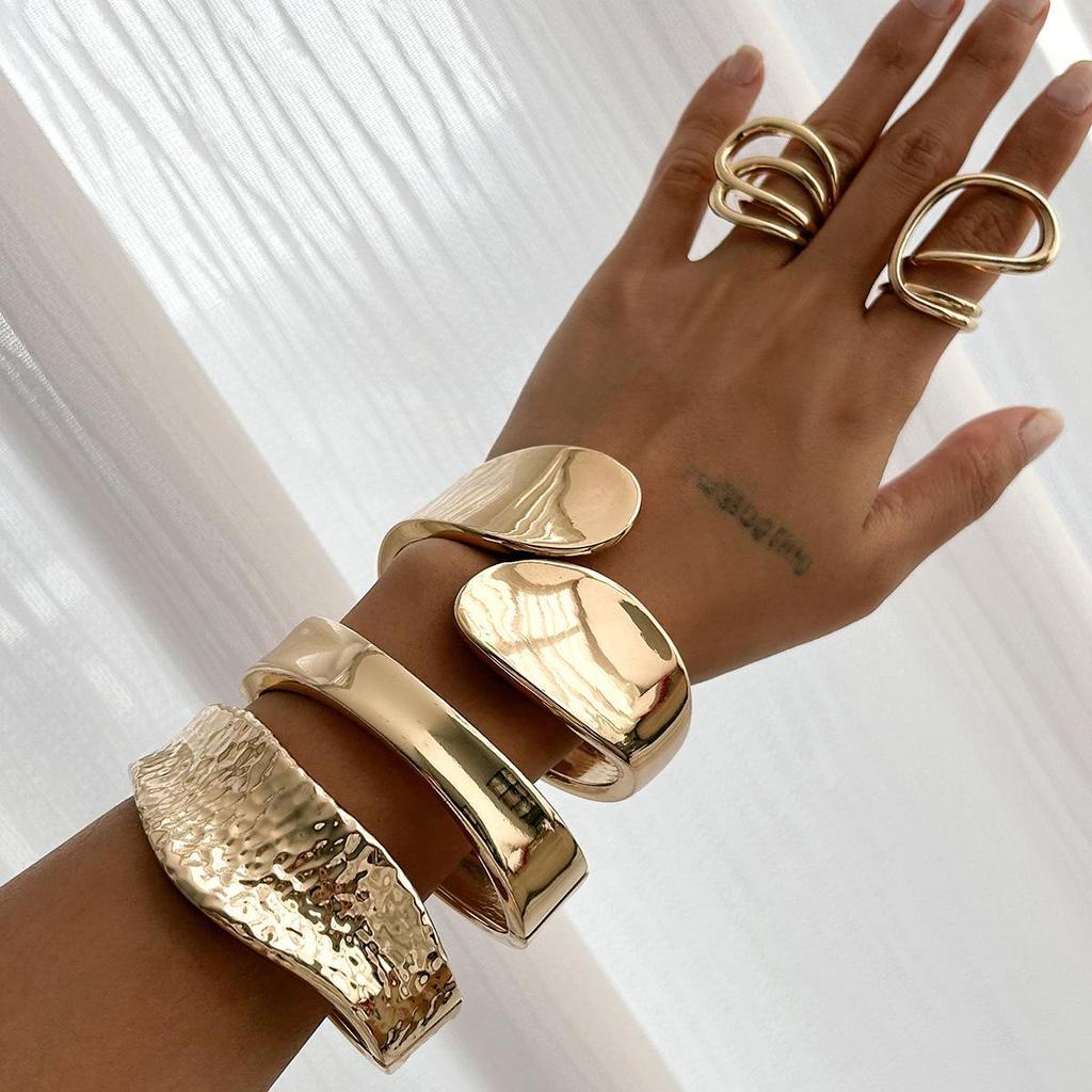 Geometric Oval Metal Bracelet: European and American Fashion