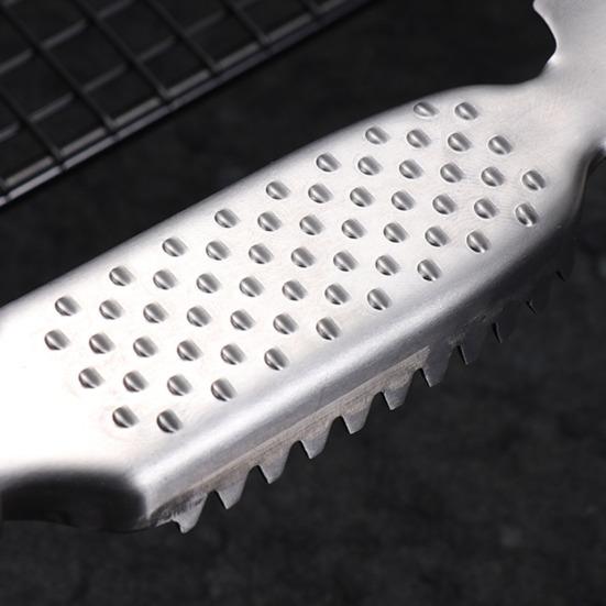 Инструмент для чистки рыбы. Средство для удаления накипи из нержавеющей стали с канавками. Скребок для рыбы с двумя рядами зубьев. Эргономичная ручка. Очиститель царапин от рыбьей чешуи.