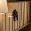 Акценты для полки в индустриальном стиле 3D-печатная фигурка задумчивого воина, сидящая статуэтка на краю, Настольные украшения для офисного стола, Домашний декор