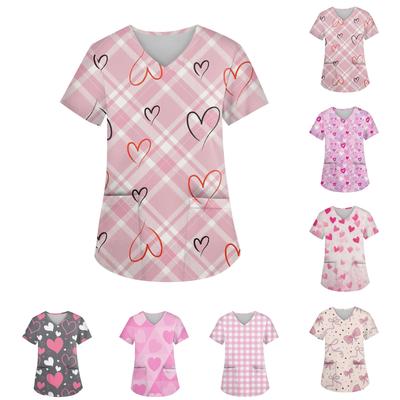 Женский топ с V-образным вырезом, принтом ко Дню святого Валентина, короткими рукавами, карманами и боковыми разрезами, подходит для лиц, осуществляющих уход.