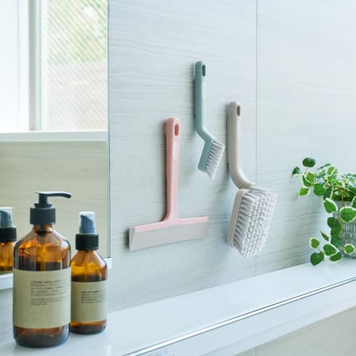 Toffy Clean Life with Toffy Magnetic Bath Brush CL-MBB, for Bathroom Cleaning, Scrubbing, Drains Water, Attaches To Wall with Magnet, Firm Brush, Grei