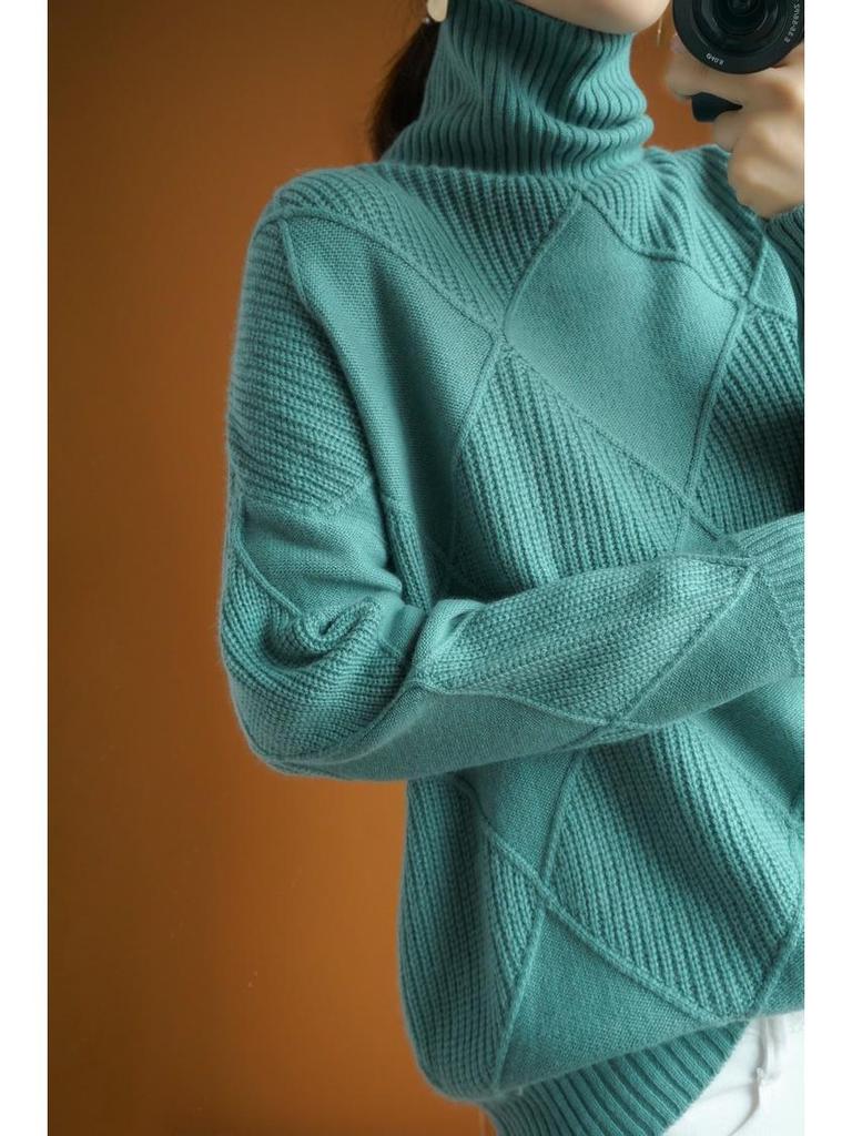Женский свитер с высоким воротником и ромбовидным узором - Осень/Зима 2024, Однотонный, Свободного кроя, Вязаный пуловер