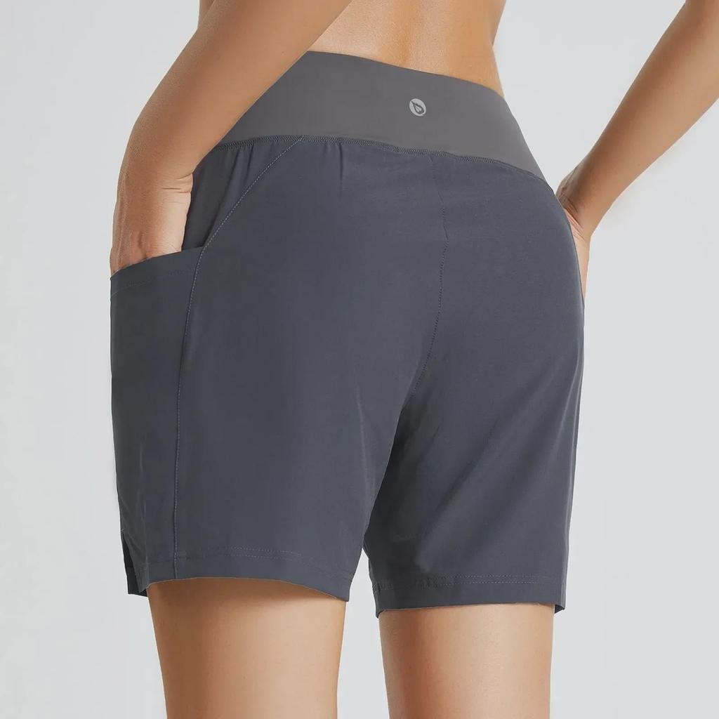 Женские быстросохнущие шорты для бега с карманами — стильные, свободные, эластичные, повседневная пляжная одежда.