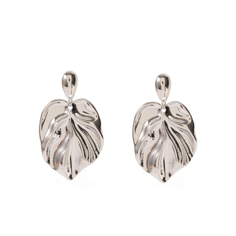 Elegant Zinc Alloy Leaf Earrings Women Gold Toned Minimalist Fashion Studs Trendy Botanical Jewelry Daily Wear
