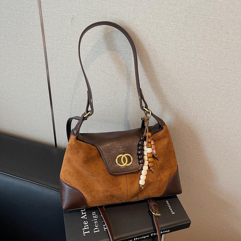 Замшевая сумка женская большой вместимости 2025 новая осенне-зимняя нишевая матовая ретро сумка-мессенджер подмышечная сумка для поездок на работу