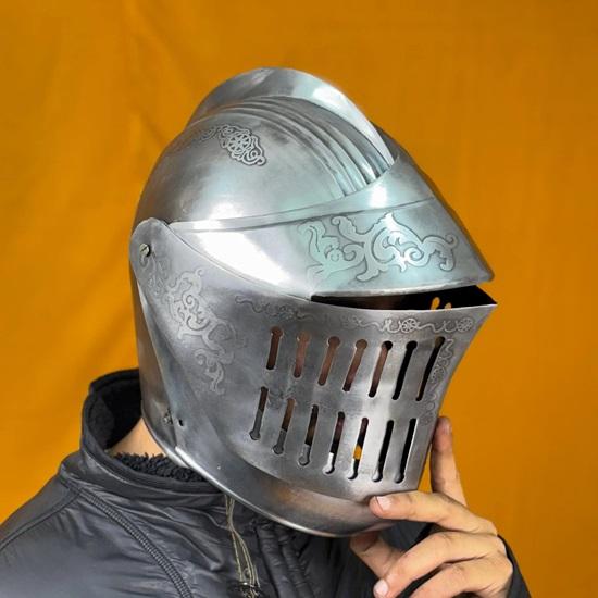 Dark Soul Unisex Warrior Steel Helmet Elegant Medieval Armor for LARP, Cosplay Reenactment Handmade