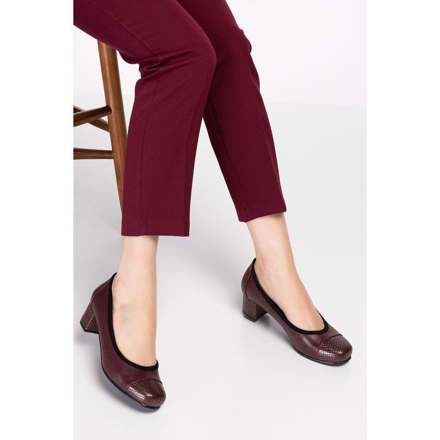 Женские классические туфли из натуральной кожи на массивном среднем каблуке