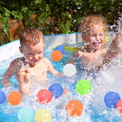 Примечание: водяной шар, водный бой, летние дети, играющие с водными игрушками, фестиваль брызг воды, летнее охлаждающее отверстие, силиконовый водяной шар