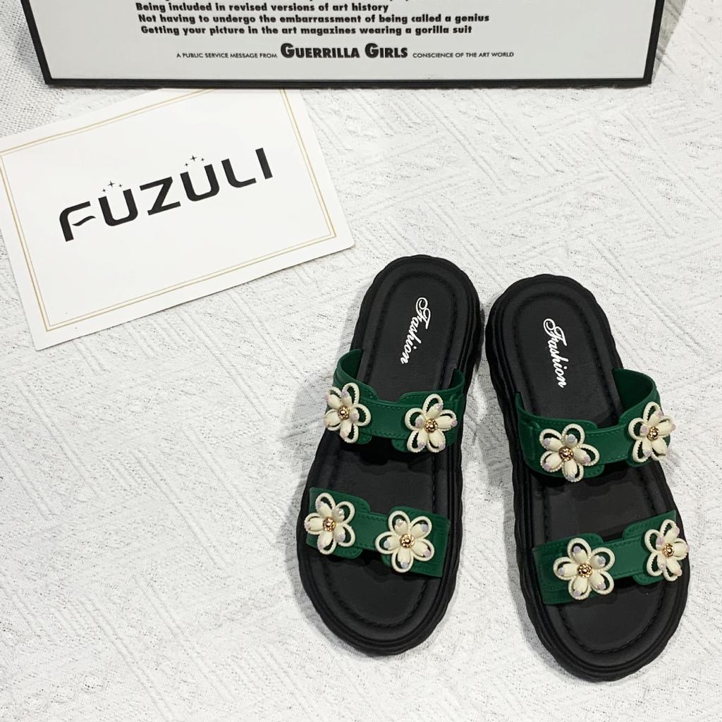 Однословные тапочки, которые носят женщины летом, новые повседневные модные сандалии на плоской подошве, домашние тапочки на толстой подошве от производителя