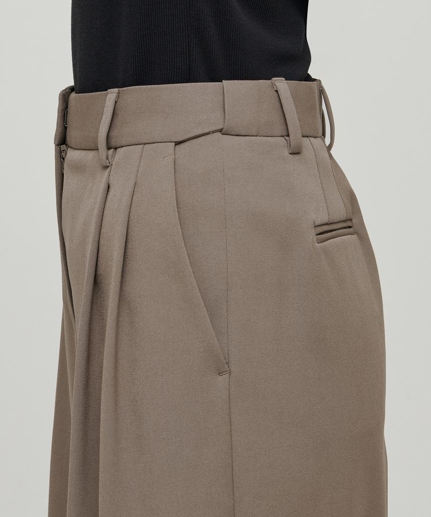 MUSINSA STANDARD WOMAN Women'S Wide Bermuda Half Slacks [Dusty Beige]