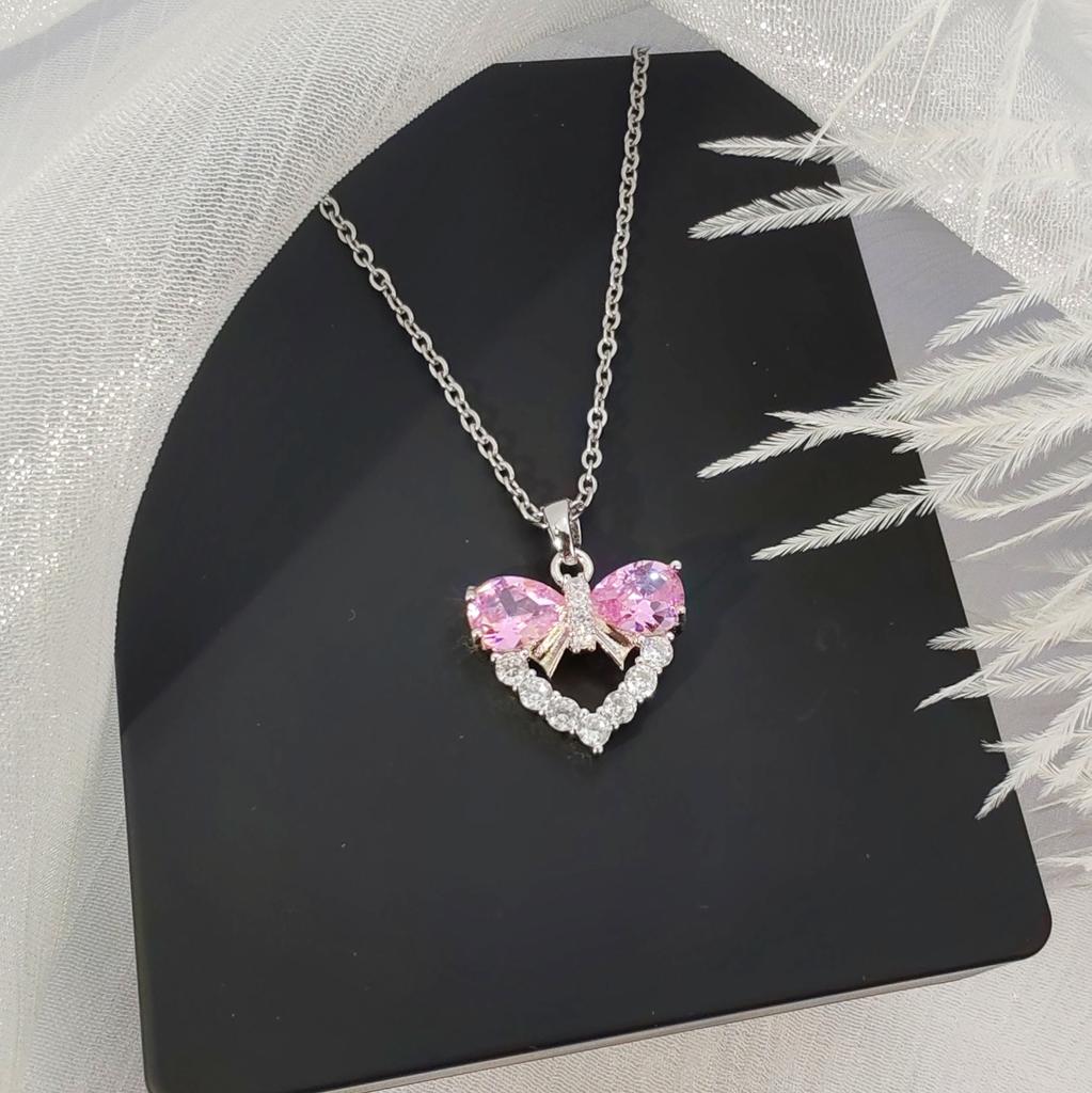 Титановая сталь Любовное ожерелье Женское Легкая роскошь Высокий уровень Универсальный кулон-сердце Цепочка для ключицы Аксессуары