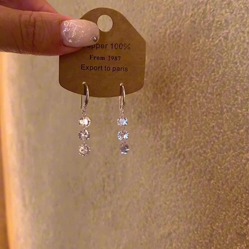 Изысканные серьги-кисточки из циркона: Блестящий, Универсальный, Минималистичный Дизайн с Привлекательностью Легкой Роскоши.