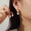 Европейские и американские ретро серьги с жемчугом: Роскошный французский стиль с гладкой металлической отделкой для женщин
