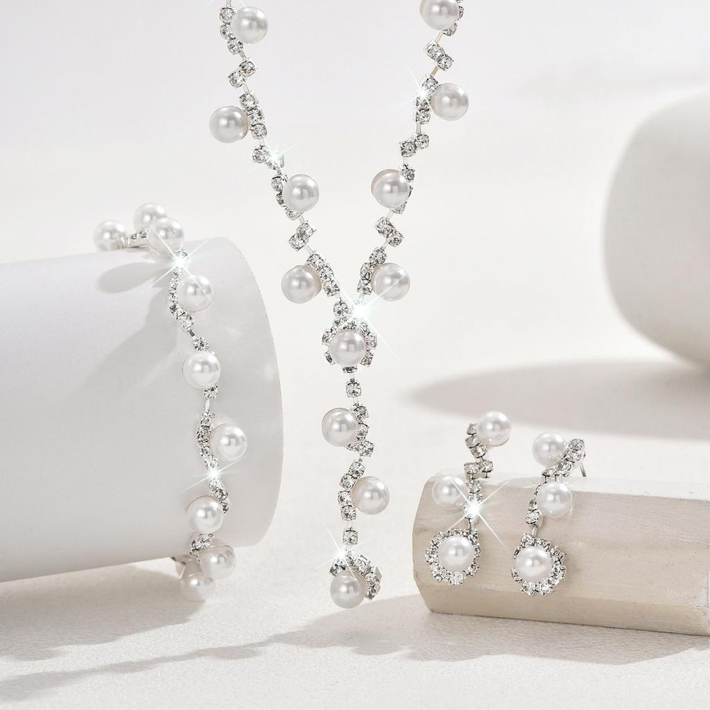 Простой и изысканный популярный набор из трех предметов: ожерелье-колье с цепочкой-когтем, серьги и браслет, жемчужная цепочка для ключицы, аксессуары для вечернего платья