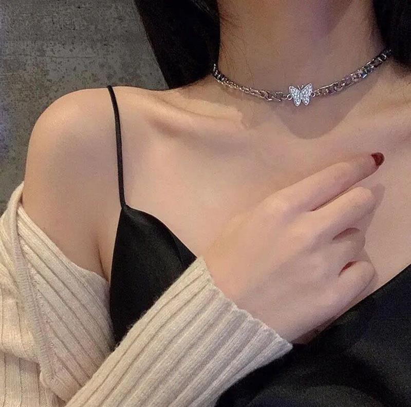 Легкое роскошное ожерелье-чокер с бабочкой и бриллиантами - модное и универсальное женское украшение