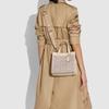 Coach Поле 22 Классический Принт Логотипа Color Block Вертикальная Ткань И Кожаная Сумка-тоут Женская сумка-тоут Белый C3865-B4SHG