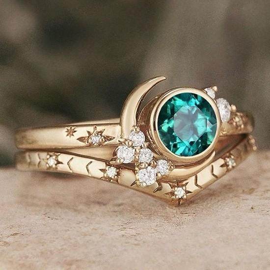 ETSY New gold-plated star and moon couple rings for women Simple and stylish green diamond ring, a trendy European and American accessory