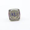 Кольцо чемпиона NCAA по баскетболу 2020 года команды Канзасского университета Jayhawks