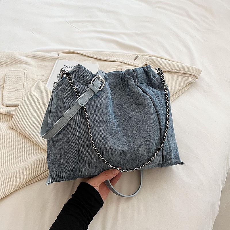 Korean version of fashion commuter messenger large-capacity bag women's new denim tote bag 2025 premium shoulder bag