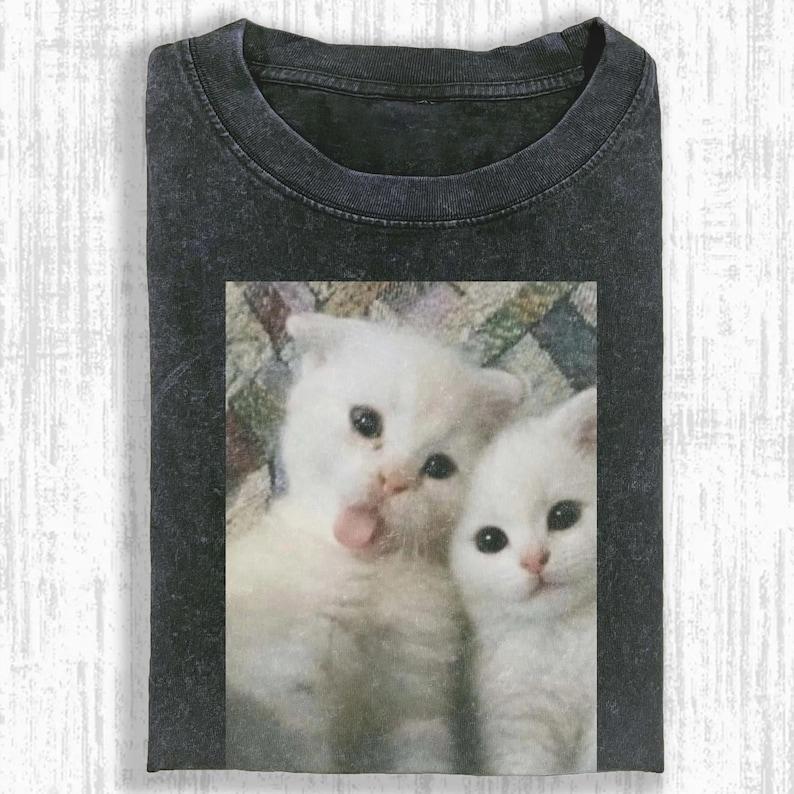 Cute cat Gift T-shirt Men Women Harajuku Oversized Unisex Short Sleeve Streetwear high quality Couples Classic soft Retro Fashion