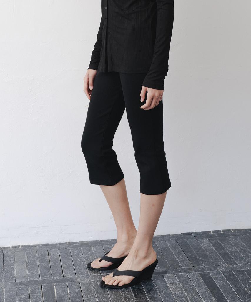 AFTERGLOWOOL Knit Capri Leggings Pants-Black