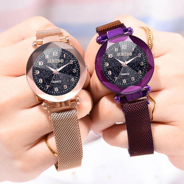 Роскошные женские кварцевые наручные часы с циферблатом в виде звёздного неба и металлическим ремешком