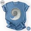 Футболка Comfort Colors® Винтажная раковина аммонита, Футболка с окаменелостью, Подарок учителю палеонтологии, Футболка по естественной истории, Футболка для любителя камней, Подарок для гика