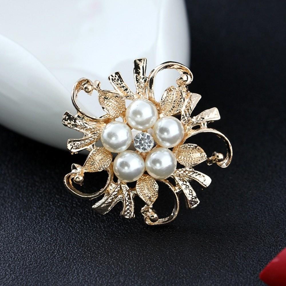 Metal Flower Brooch for Women Versatile Pearl Brooch Jewelry Brooches Party Clothing Accessories