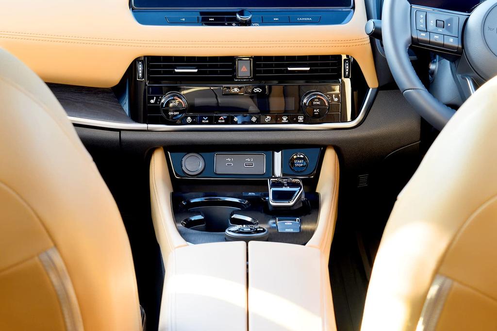 Вторая ступенька Nissan T33 Центральная накладка нижняя рояль SHN0232BLK X-Trail Панель, Черная,