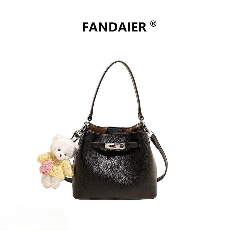 Lychee pattern lock bear pendant bucket bag